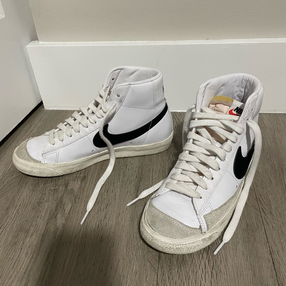Nike Blazer Mid ‘77 Women’s size 6